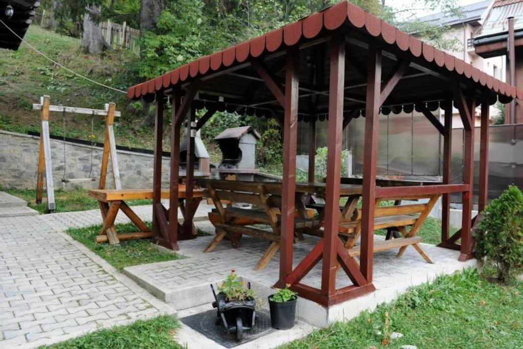 Vila Bradet Буштени Экстерьер фото